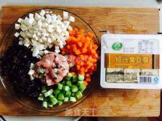 五彩鸡汁臭豆腐的做法步骤：1