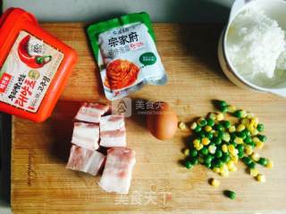 泡菜五花肉炒饭的做法步骤：1