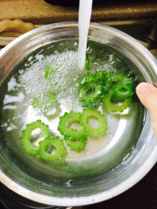 冰镇雪碧苦瓜的做法步骤：3