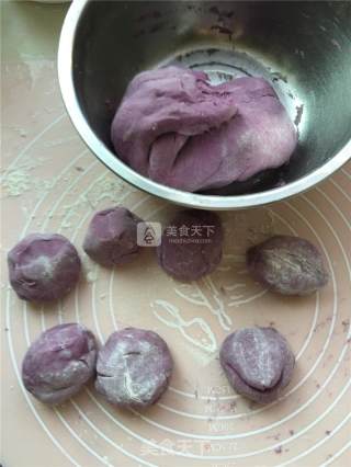 紫薯全麦豆包的做法步骤：2