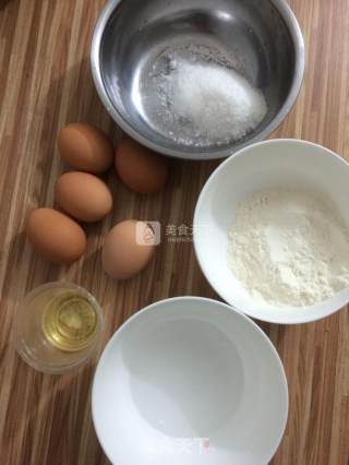 8寸戚风蛋糕的做法步骤：1
