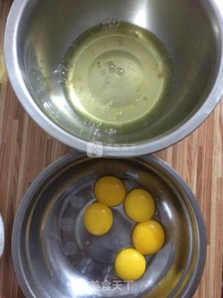 8寸戚风蛋糕的做法步骤：2