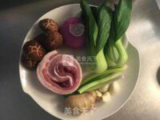 最高境界，洋葱卤肉饭的做法步骤：1