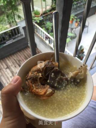 营养早餐：海参小米粥+油酥小咸鱼的做法步骤：3