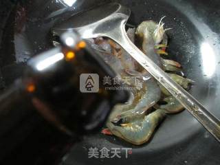 毛豆炒鲜虾的做法步骤：4
