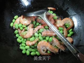 毛豆炒鲜虾的做法步骤：6