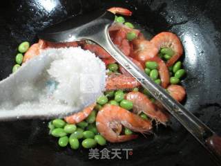毛豆炒鲜虾的做法步骤：9