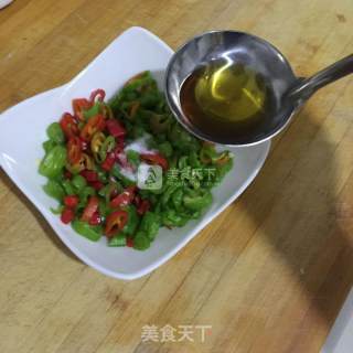 夏日凉拌爽口青椒的做法步骤：3