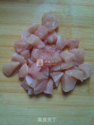 鸡丁炒豆芽的做法步骤：3