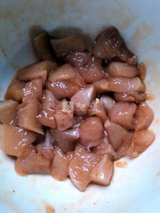 鸡丁炒豆芽的做法步骤：4