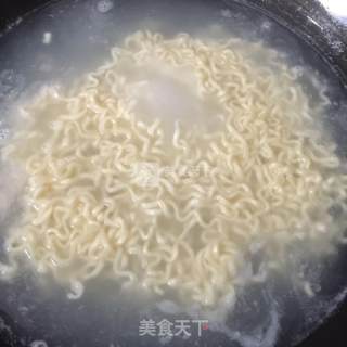 韩国三养火鸡超辣拉面的做法步骤：3