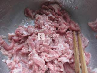孜然羊肉的做法步骤：1