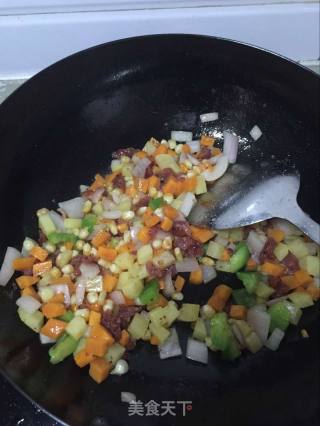 腊肠煲仔饭的做法步骤：3