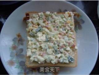 鸡蛋黄瓜火腿苹果酱三明治的做法步骤：4