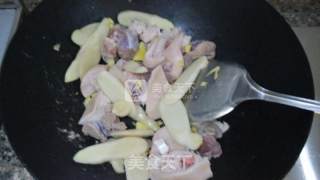 药膳滋补猪脚姜的做法步骤：5