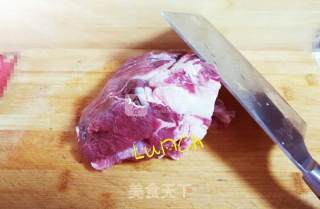 孜然羊肉的做法步骤：1