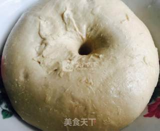 培根肉松面包~好吃的不得了的做法步骤：4