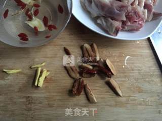 木耳蒸鸡的做法步骤：2