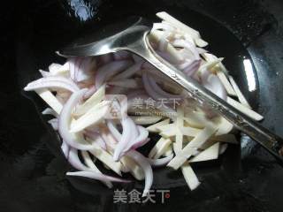 洋葱猪肚炒茭白的做法步骤：4