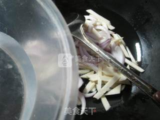 洋葱猪肚炒茭白的做法步骤：5