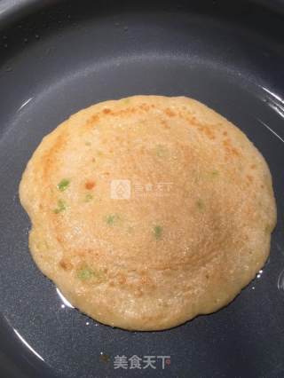 快手早餐——筋道的香葱鸡蛋饼的做法步骤：4
