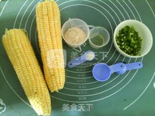 玉米擦擦的做法步骤：1