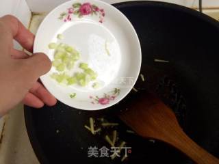 青椒榨菜炒肉丝的做法步骤：13