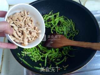 青椒榨菜炒肉丝的做法步骤：17