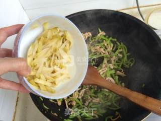 青椒榨菜炒肉丝的做法步骤：18