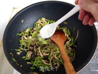 青椒榨菜炒肉丝的做法步骤：19