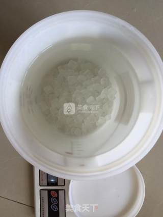 龙眼雪莲柠檬酵素的做法步骤：2