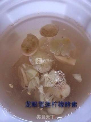 龙眼雪莲柠檬酵素的做法步骤：4