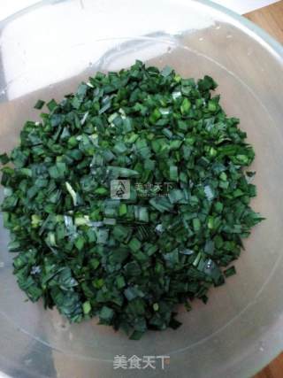 烫面荠菜煎饺的做法步骤：2