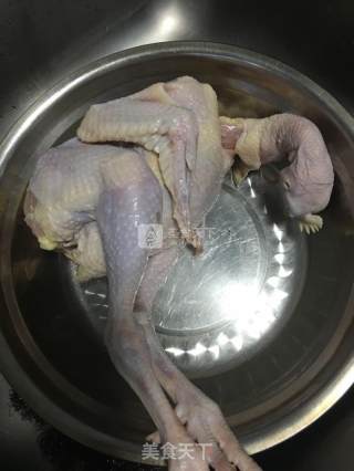 电饭煲烤鸡的做法步骤：1