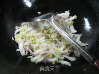 猪肉白菜炒面的做法步骤：2