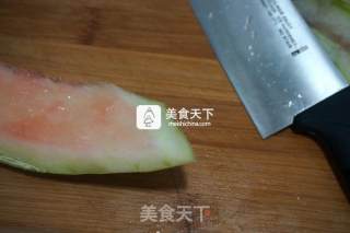 西瓜皮炒尖椒的做法步骤：3