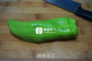 西瓜皮炒尖椒的做法步骤：5