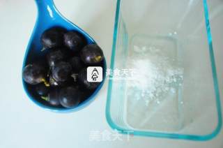 黑加仑冰粉的做法步骤：1