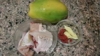 鲜甜木瓜鱼汤的做法步骤：1