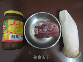 杏鲍菇炒肉片的做法步骤：1