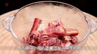 夏季美味【嫩牛排骨烧凉瓜】的做法步骤：1