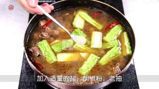 夏季美味【嫩牛排骨烧凉瓜】的做法步骤：4