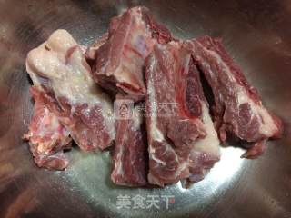 蒜泥拌排骨的做法步骤：1
