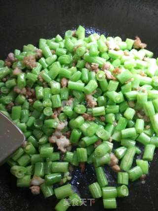 肉末豆角的做法步骤：2