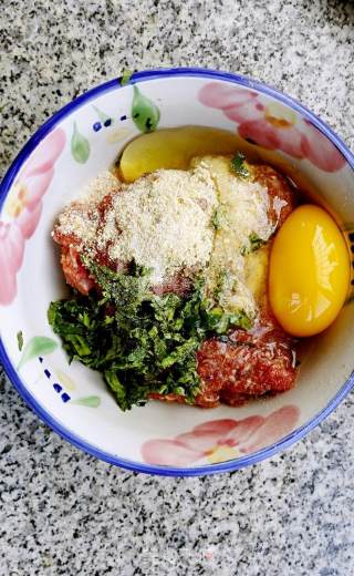 牛肉蔬菜汉堡的做法步骤：2