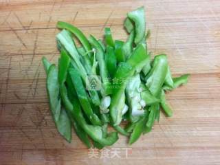 酸辣土豆丝的做法步骤：1