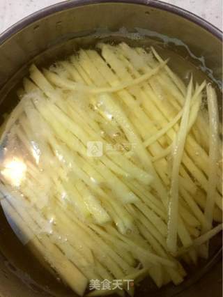 酸辣土豆丝的做法步骤：2