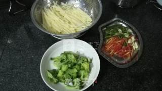 炒土豆丝的做法步骤：1