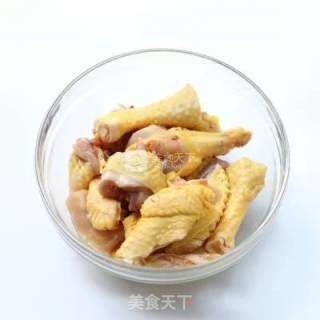 黄焖鸡，鸡中的战斗机的做法步骤：1