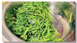 凉拌筒蒿的做法步骤：1